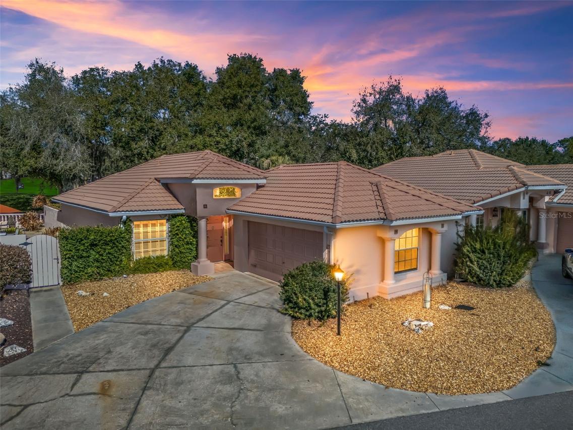 1327 Santa Maria Ave., Lady Lake, FL 32159