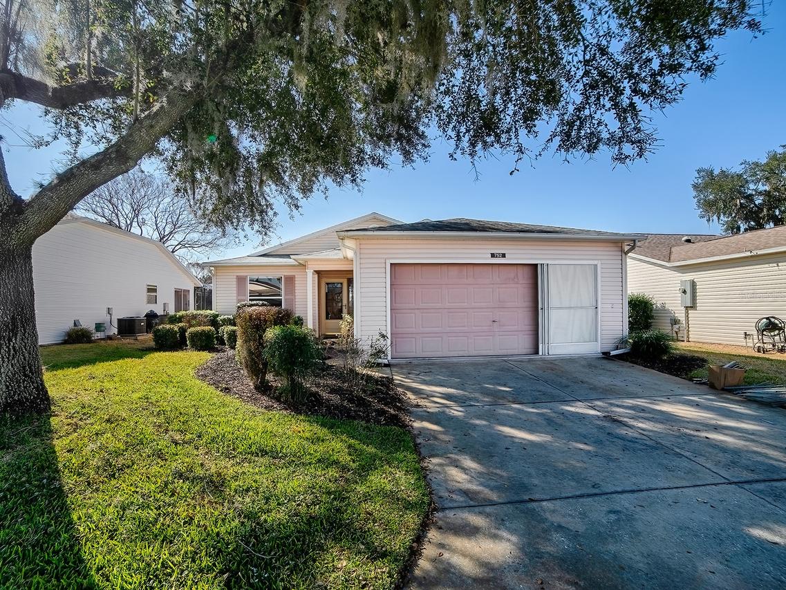 752 Old Oaks Ln., Leesburg, FL 34748