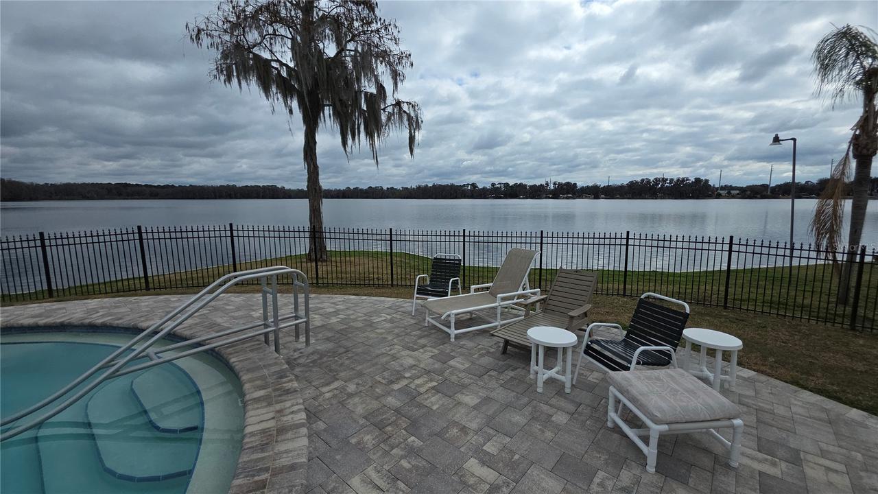 252 Pinewood Dr., Eustis, FL 32726