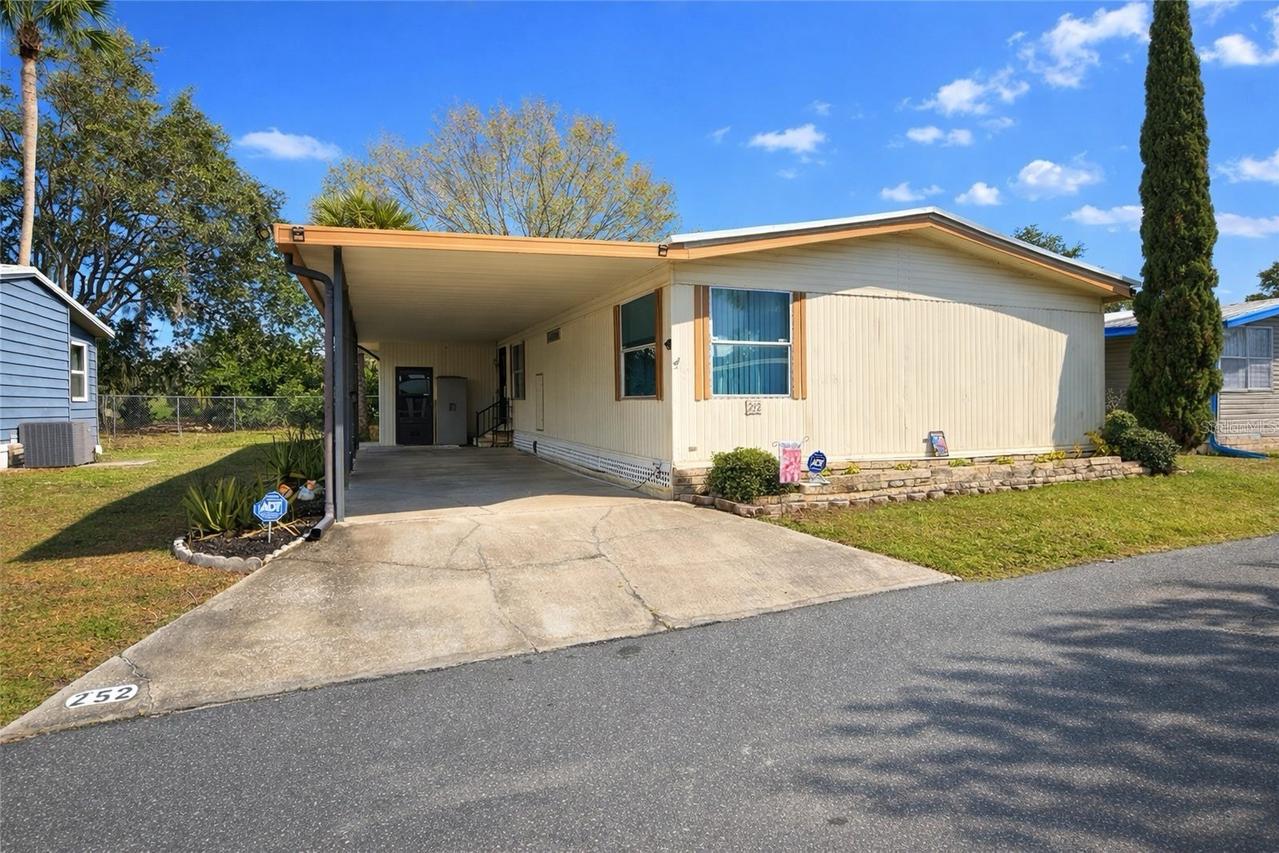 252 Pinewood Dr., Eustis, FL 32726
