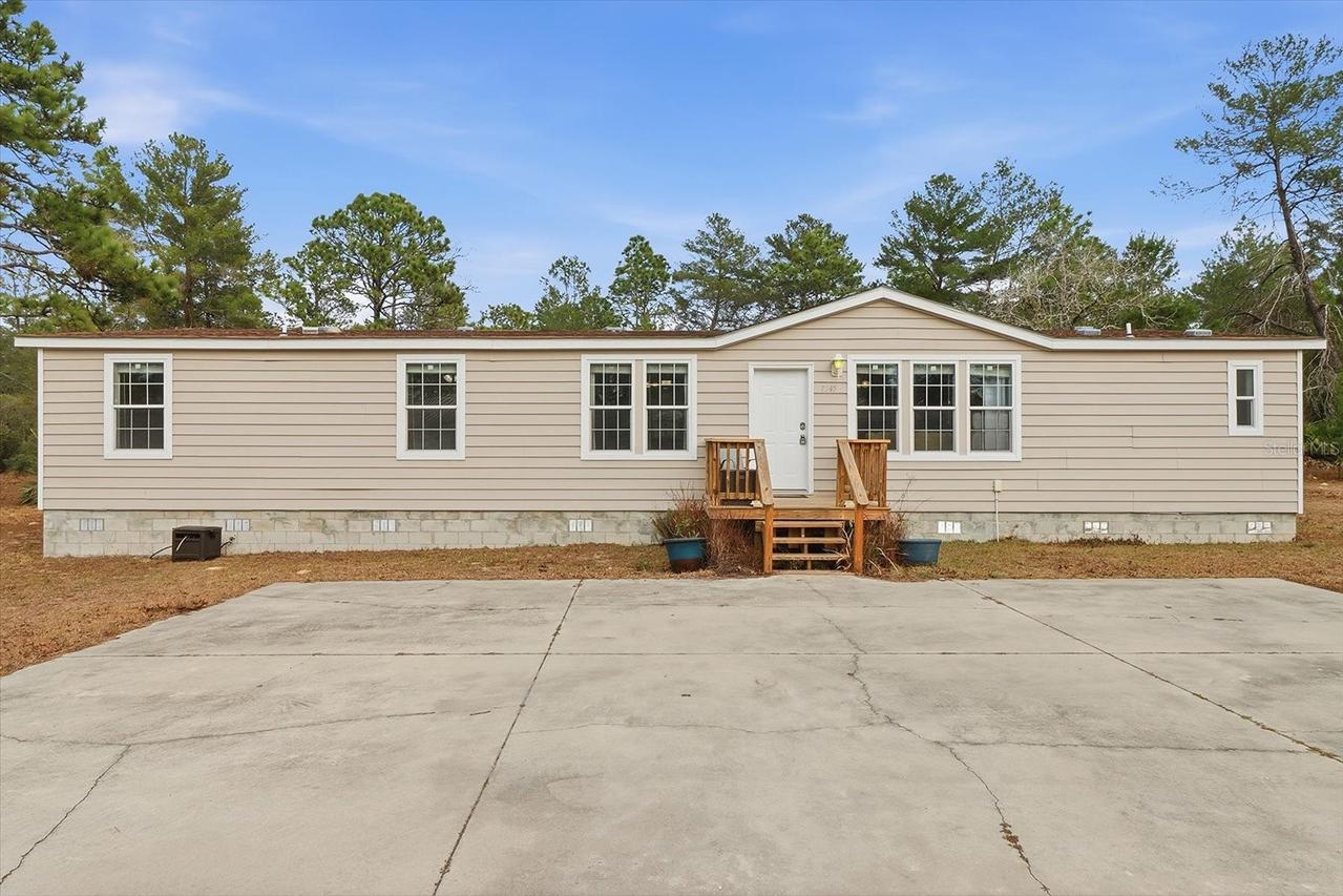 7545 N Damascus Ave., Dunnellon, FL 34433