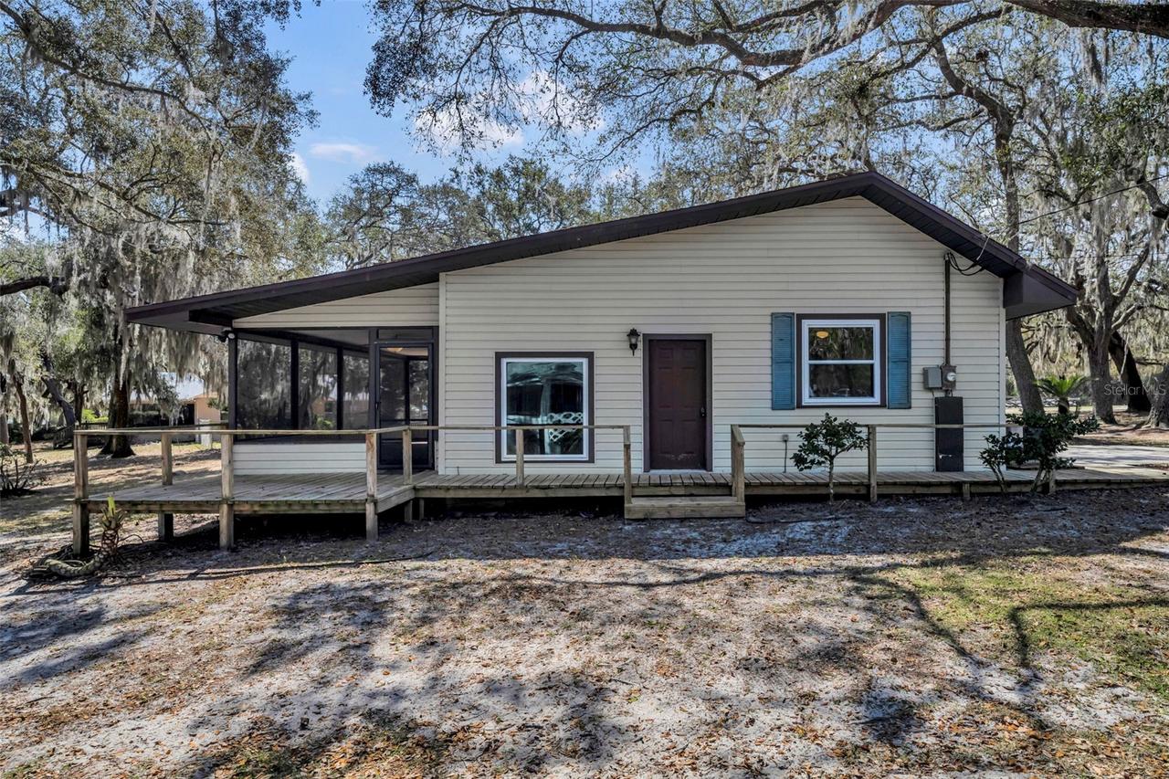 9043 SE 180th Ave, Ocklawaha, FL 32179