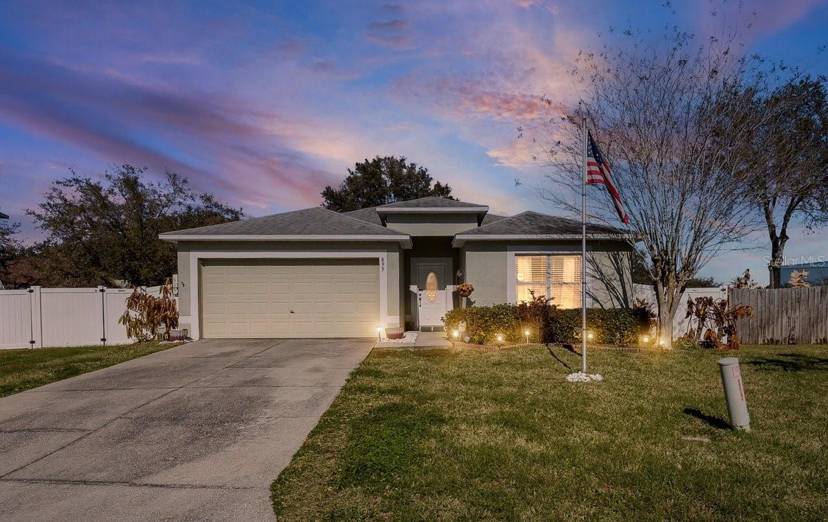 895 Vanderbilt Dr., Eustis, FL 32726