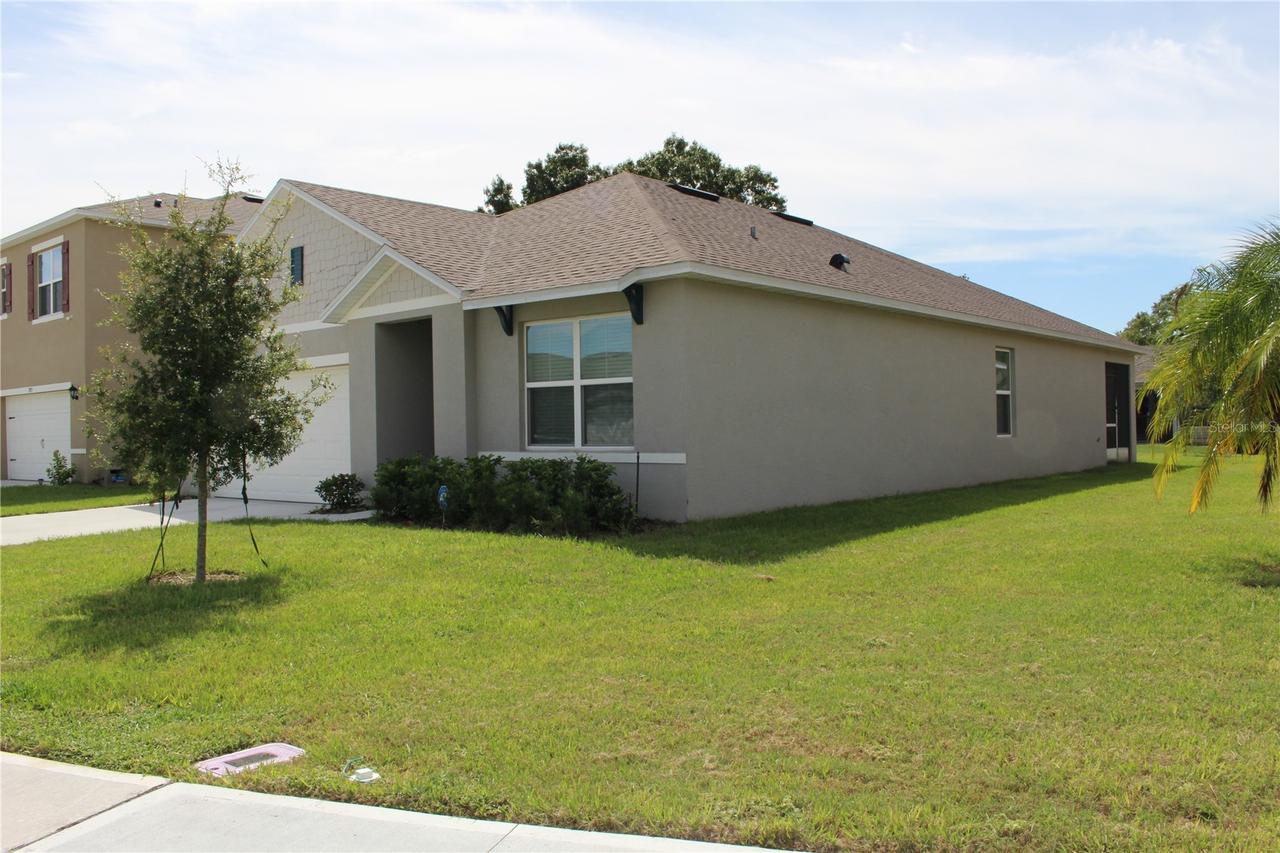 2917 Canary Ln., Tavares, FL 32778