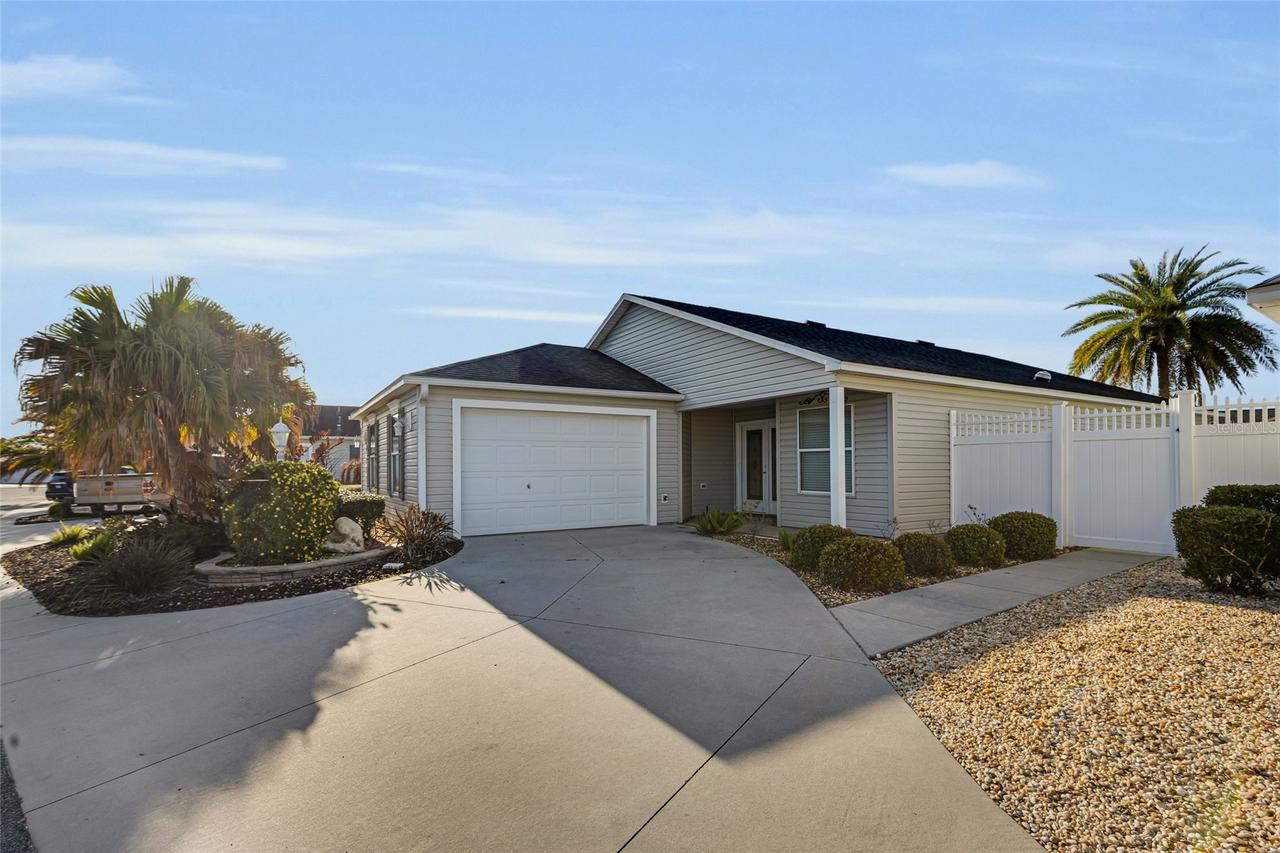 1998 Jonquil Pl., The Villages, FL 32162