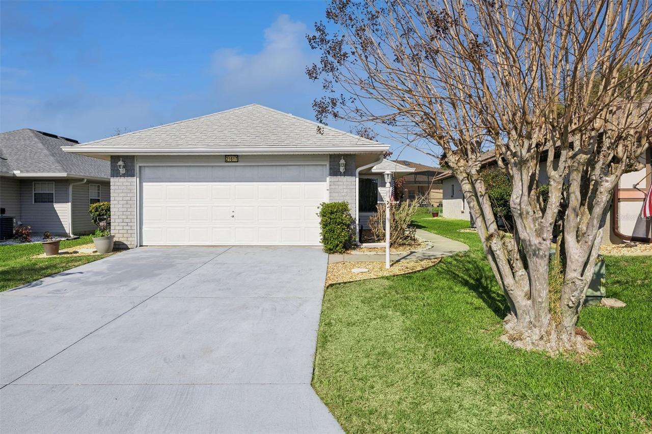 21617 Queen Elizabeth Ct., Leesburg, FL 34748