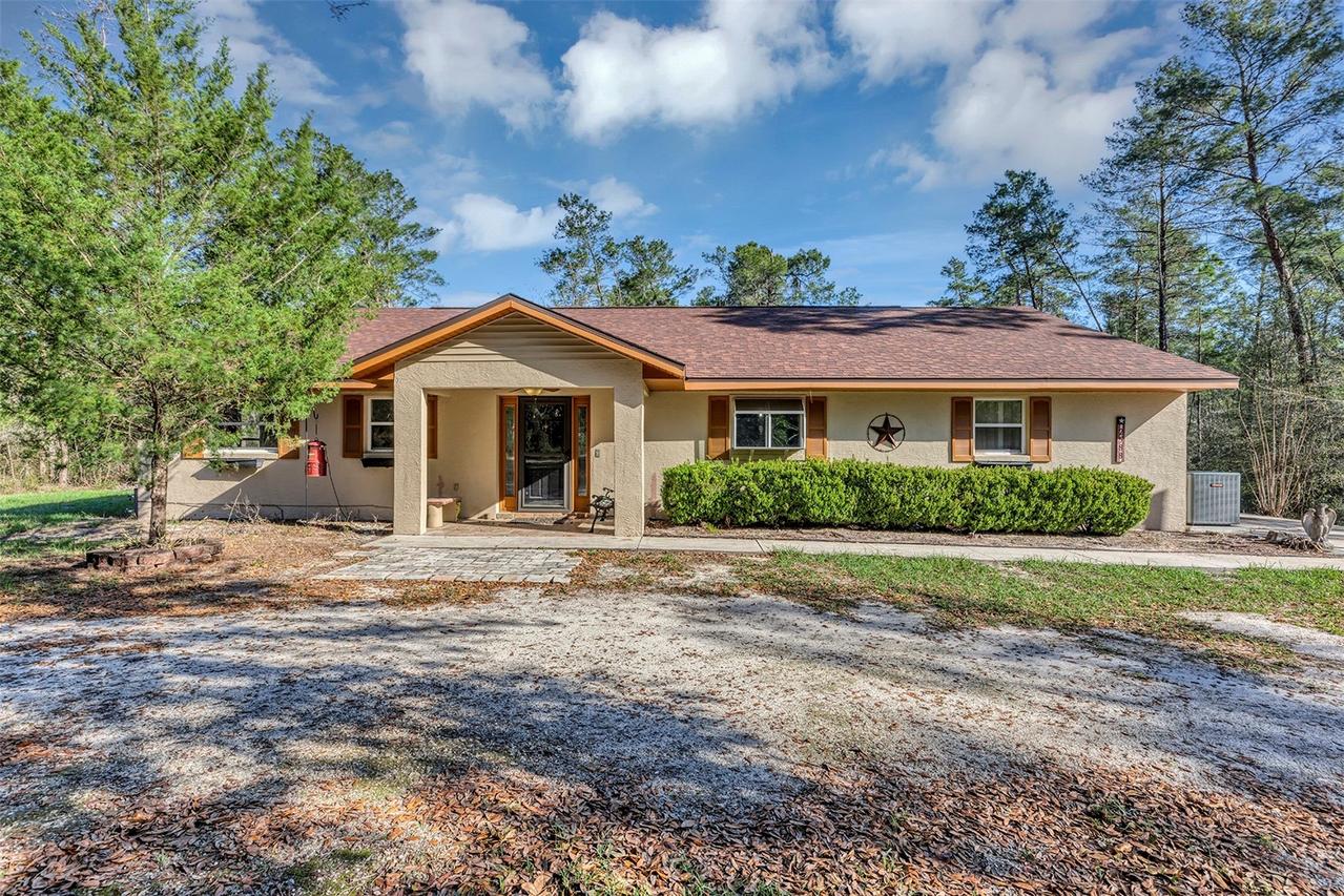 2588 County Road 245c, Oxford, FL 34484