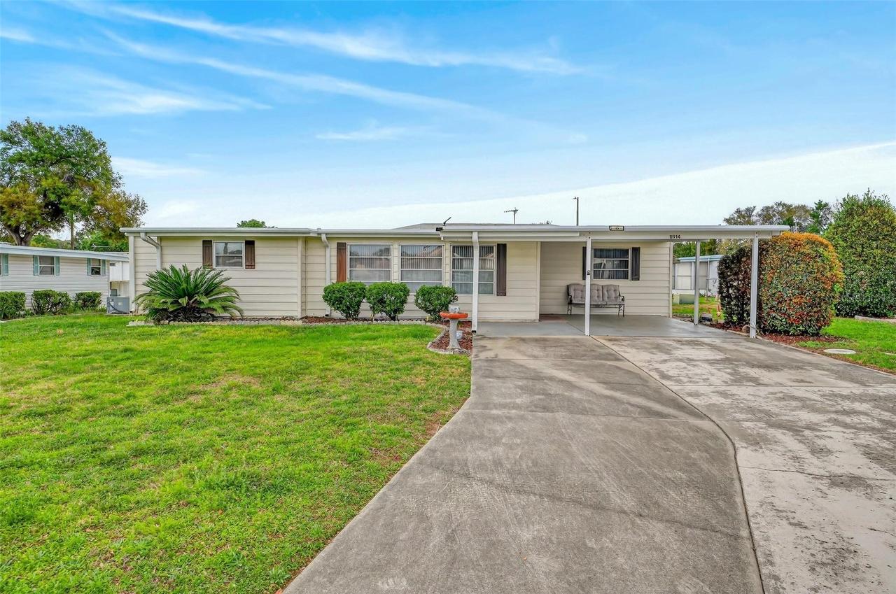 11914 Hickory Ln., Tavares, FL 32778