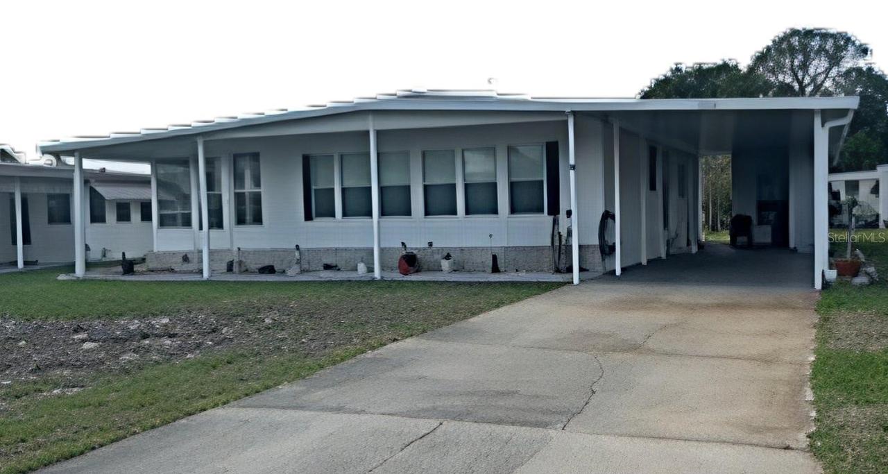 1211 Apache Cir., Tavares, FL 32778