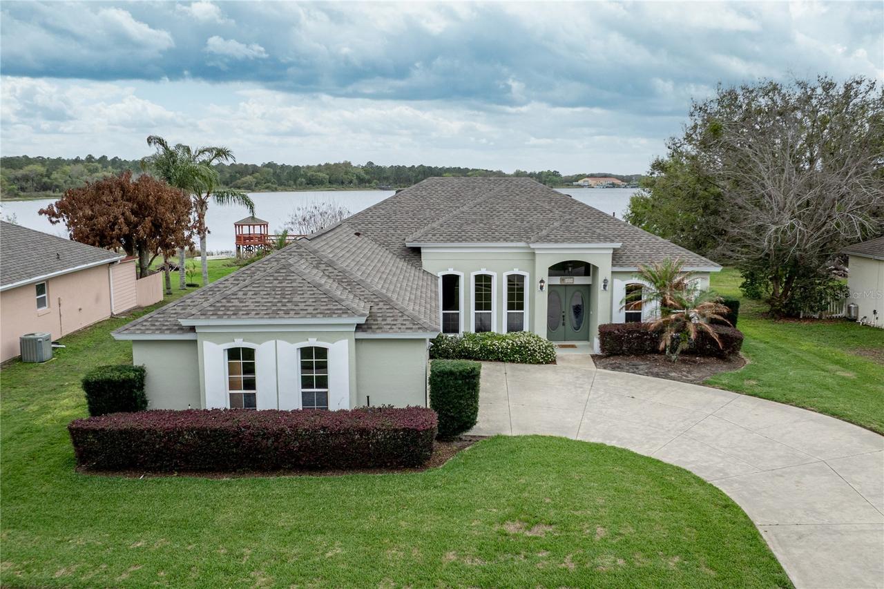 3804 Bayshore Cir., Tavares, FL 32778