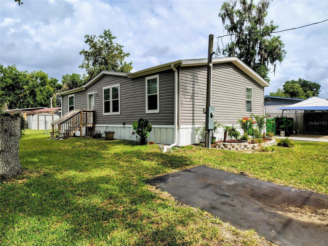 1912 Cr 439c, Lake Panasoffkee, FL 33538