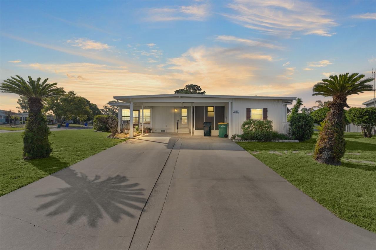 1227 Nassau Cir., Tavares, FL 32778