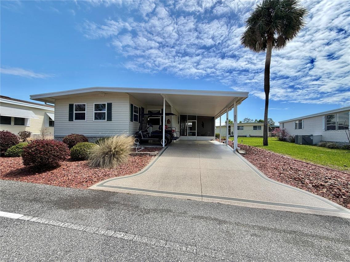 325 Palo Verde Dr., Leesburg, FL 34748