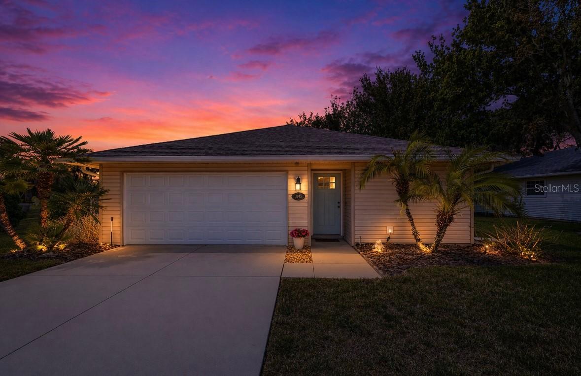 1984 Golden Palm Cir., Tavares, FL 32778