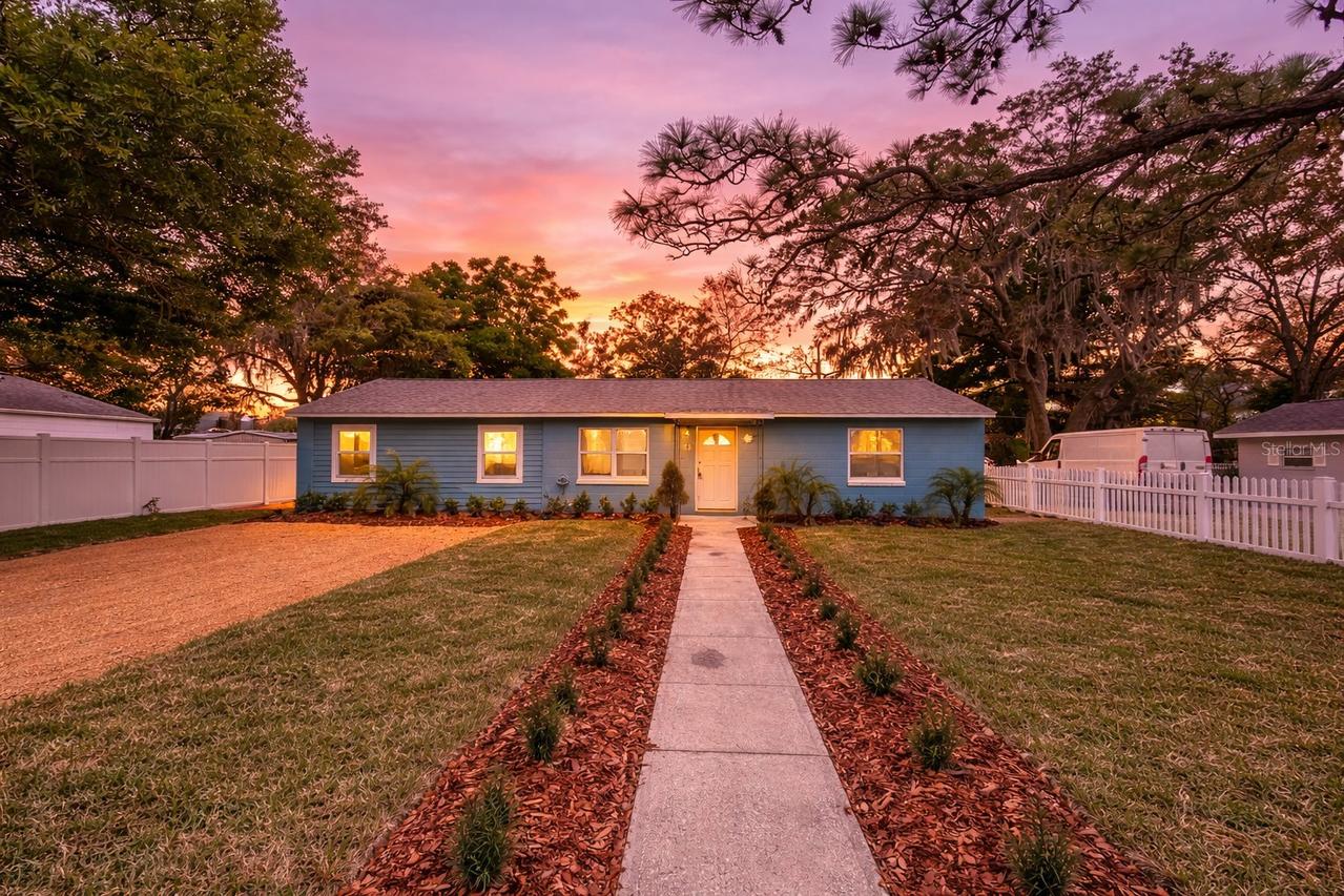 25 E Charlotte Ave., Eustis, FL 32726