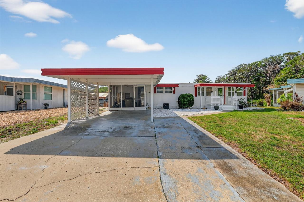 31701 Kelly Cir., Tavares, FL 32778