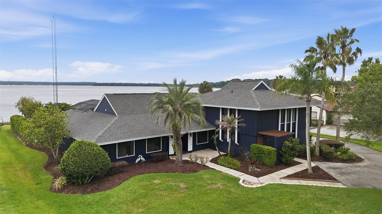 29116 Beauclaire Dr., Tavares, FL 32778