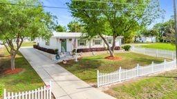 111 Mark Ave., Lady Lake, FL 32159