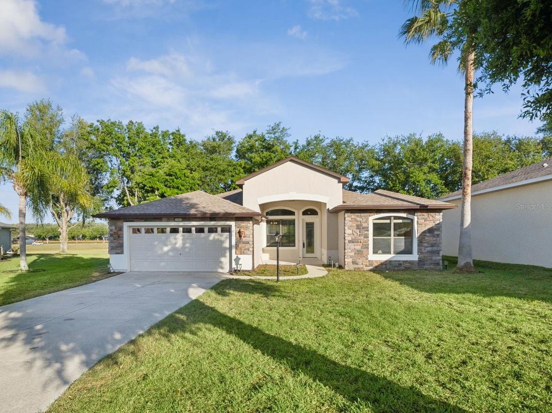 3292 Seven Seas Dr., Tavares, FL 32778