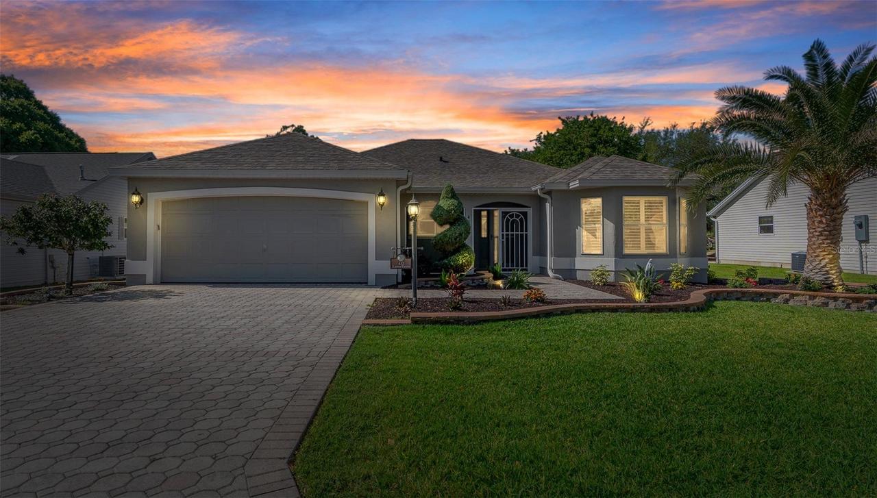 432 Loma Paseo Dr., Lady Lake, FL 32159