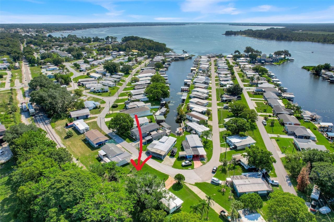1338 Westland Dr., Tavares, FL 32778