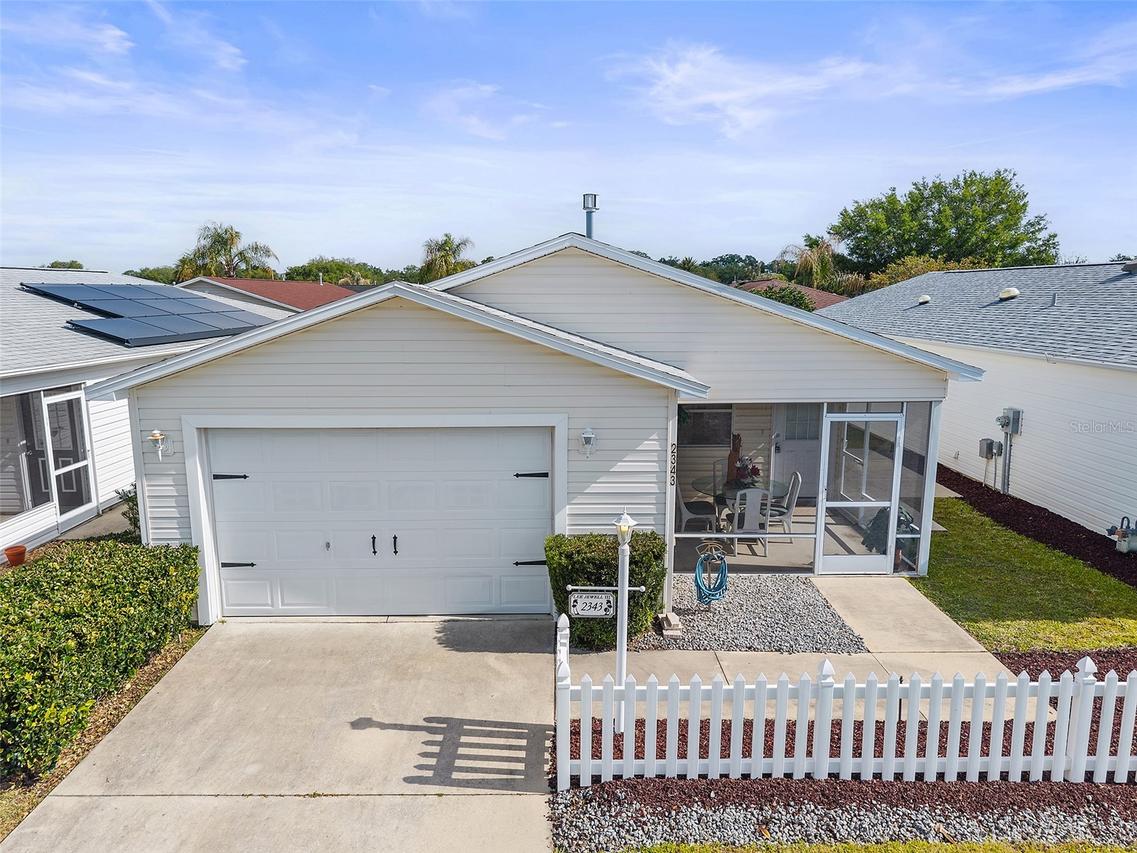 2343 Pine Ridge St., The Villages, FL 32162