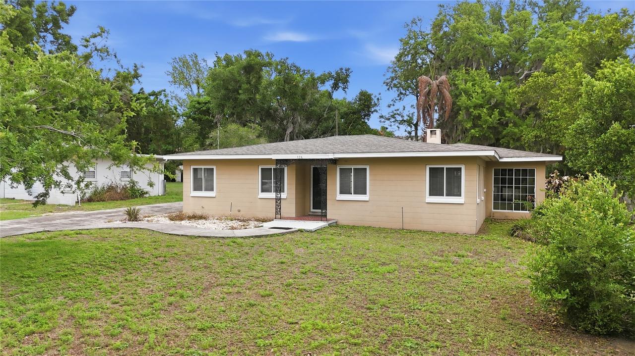 126 E Magnolia Ave., Howey In The Hills, FL 34737
