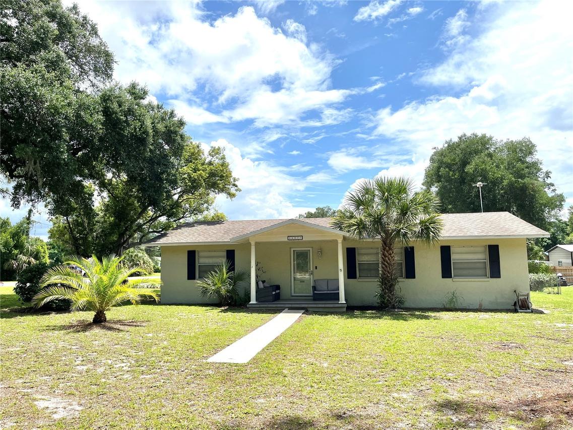 407 Poinsettia Ave., Fruitland Park, FL 34731