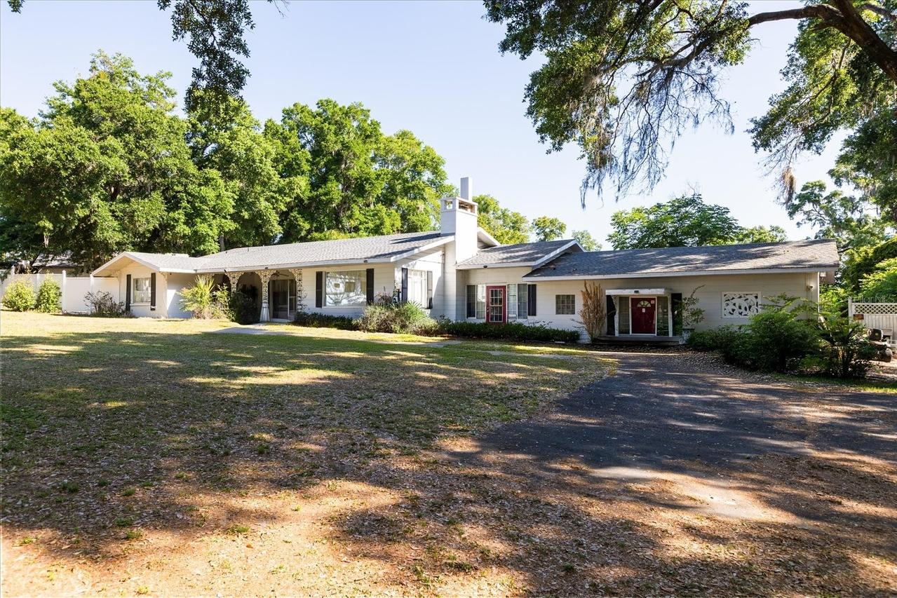 1505 E Crooked Lake Dr., Eustis, FL 32726