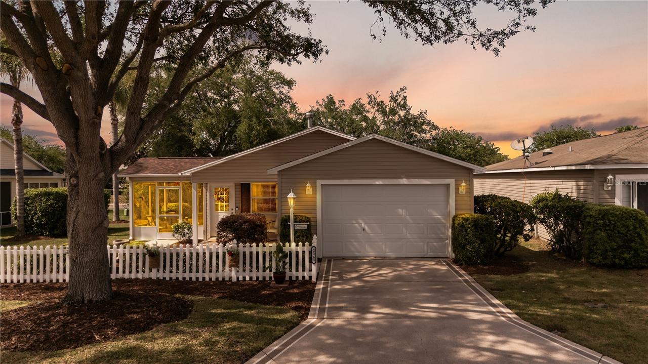 2343 Dillon Ln., The Villages, FL 32162