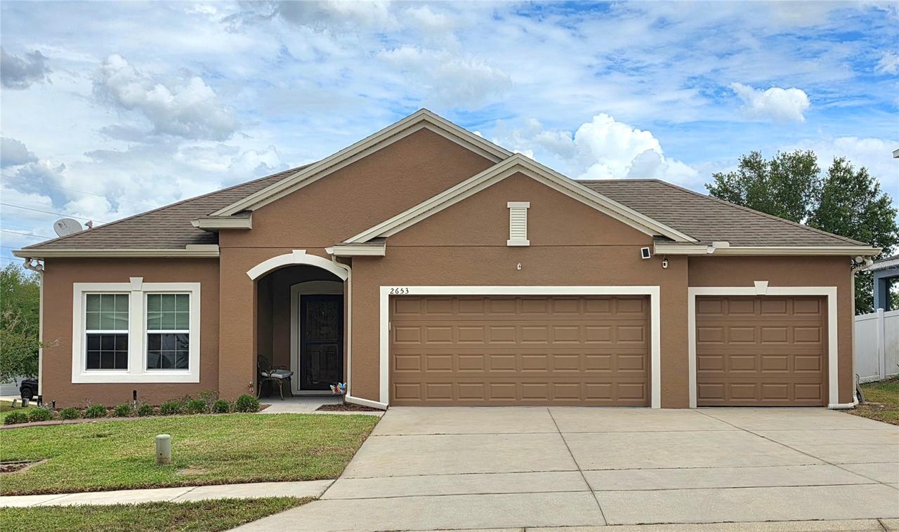 2653 Limerick Cir., Grand Island, FL 32735
