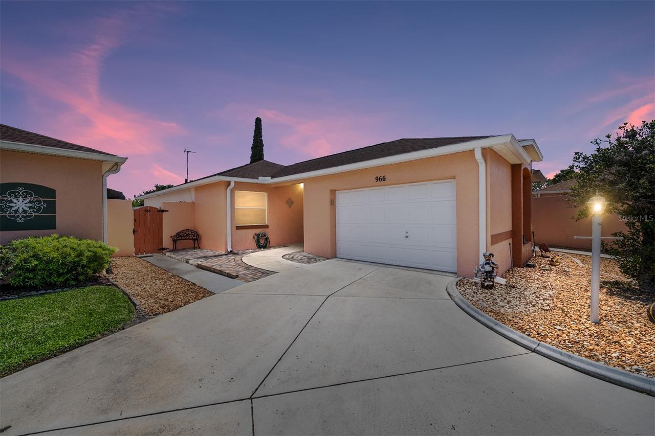 966 Avalon Ave., The Villages, FL 32159