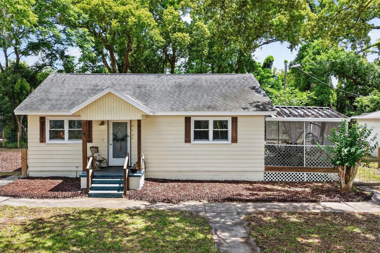 5537 Lake St., Mount Dora, FL 32757