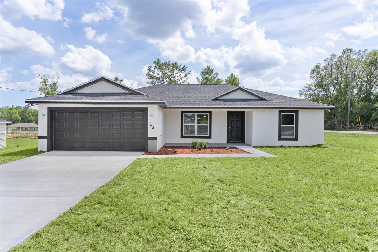 44 Malauka Dr., Ocklawaha, FL 32179