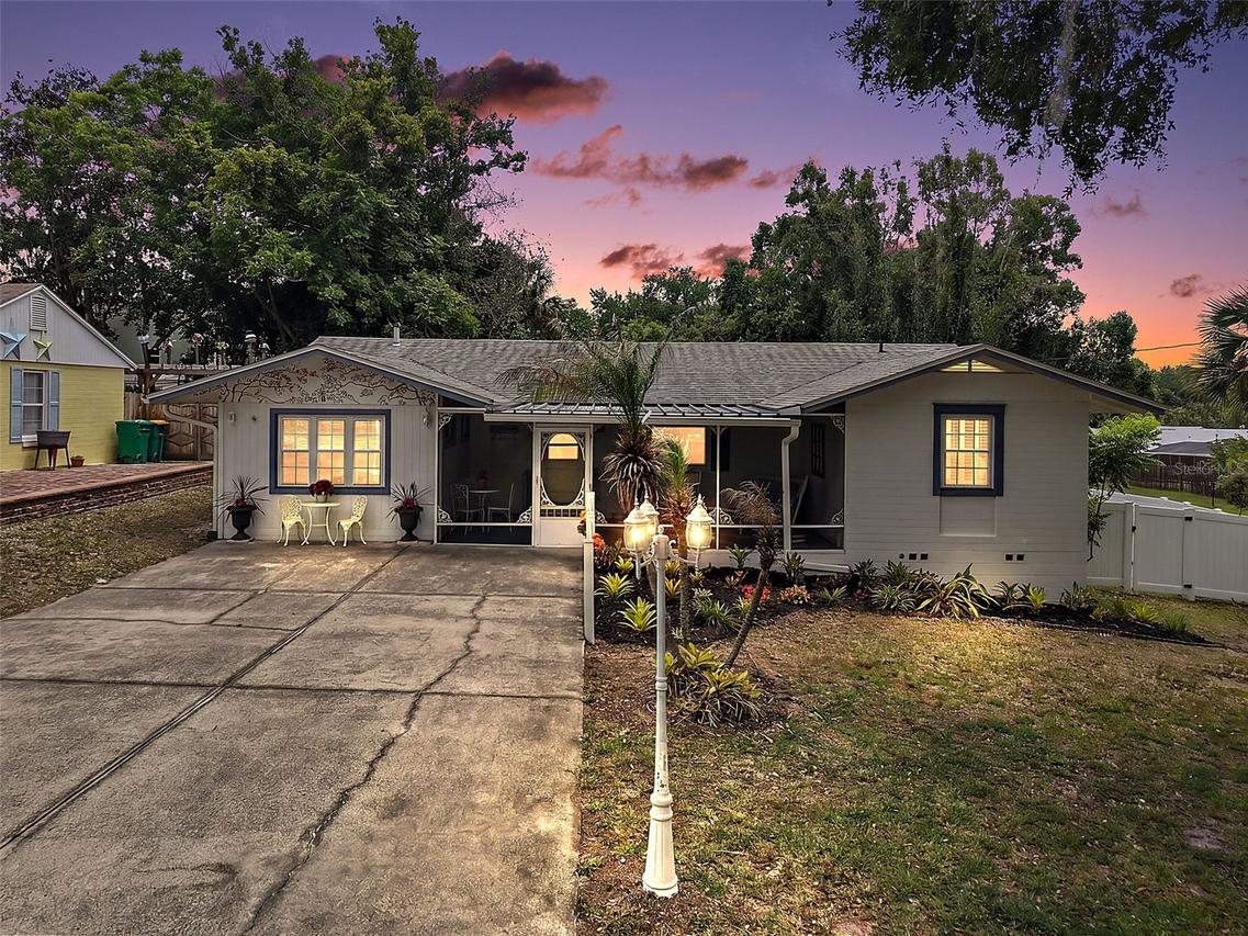 422 W 11th Ave., Mount Dora, FL 32757