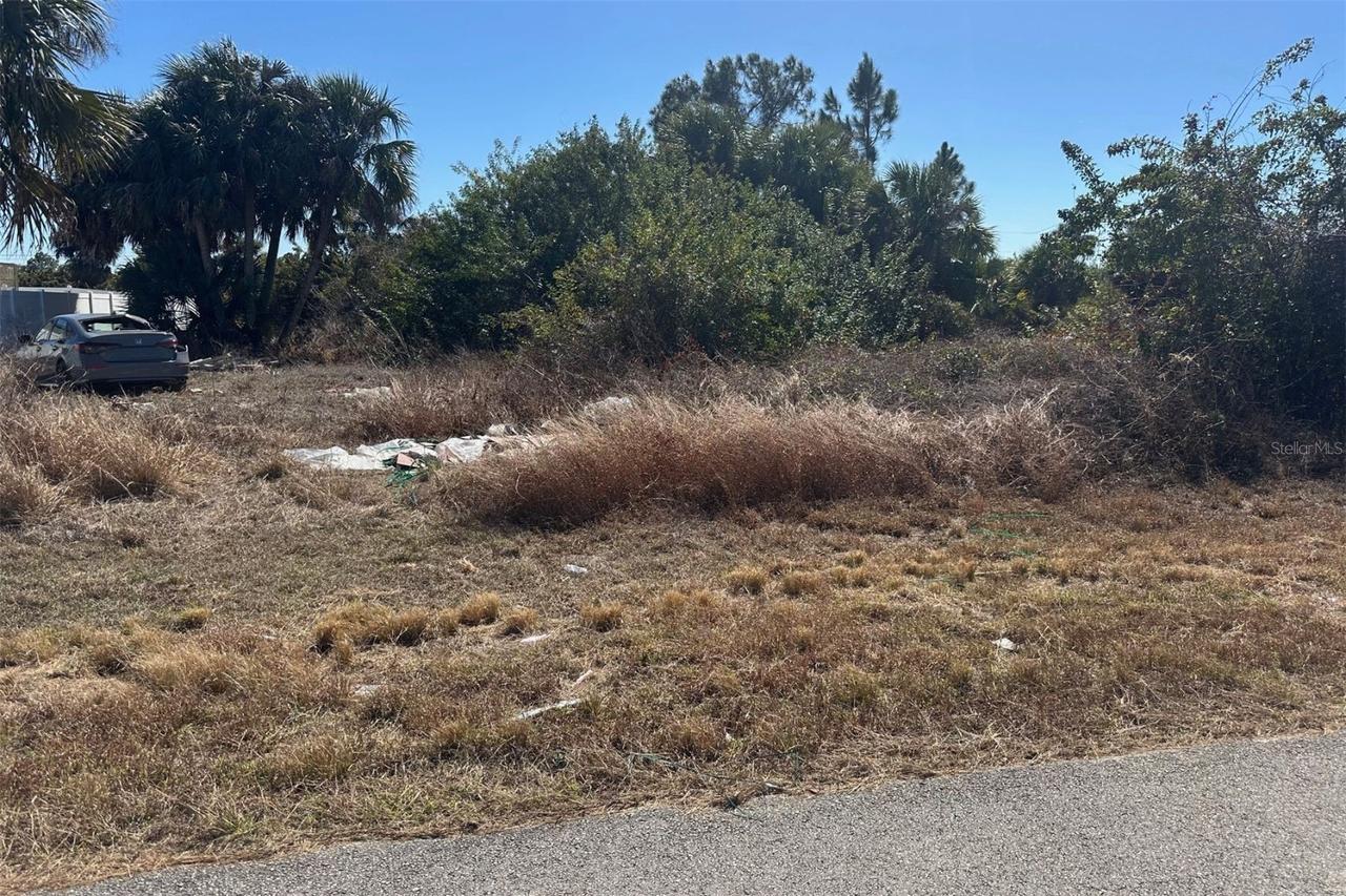 726 Cane St., Lehigh Acres, FL 33974