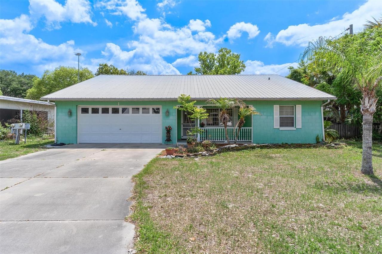 1 Bonaire Pl., Umatilla, FL 32784