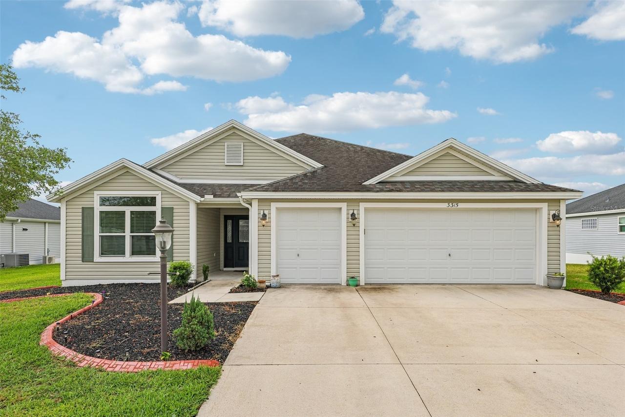 3315 Dzuro Dr., Oxford, FL 34484