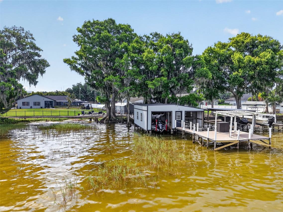 32739 Lake Eustis Dr., Tavares, FL 32778