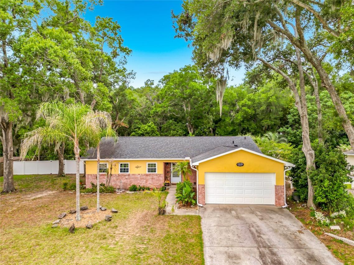 13530 Berkshire Ct., Grand Island, FL 32735