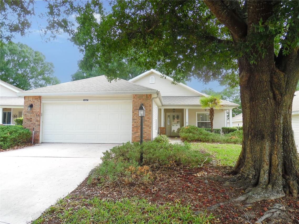 24947 Cranes Roost Cir., Leesburg, FL 34748