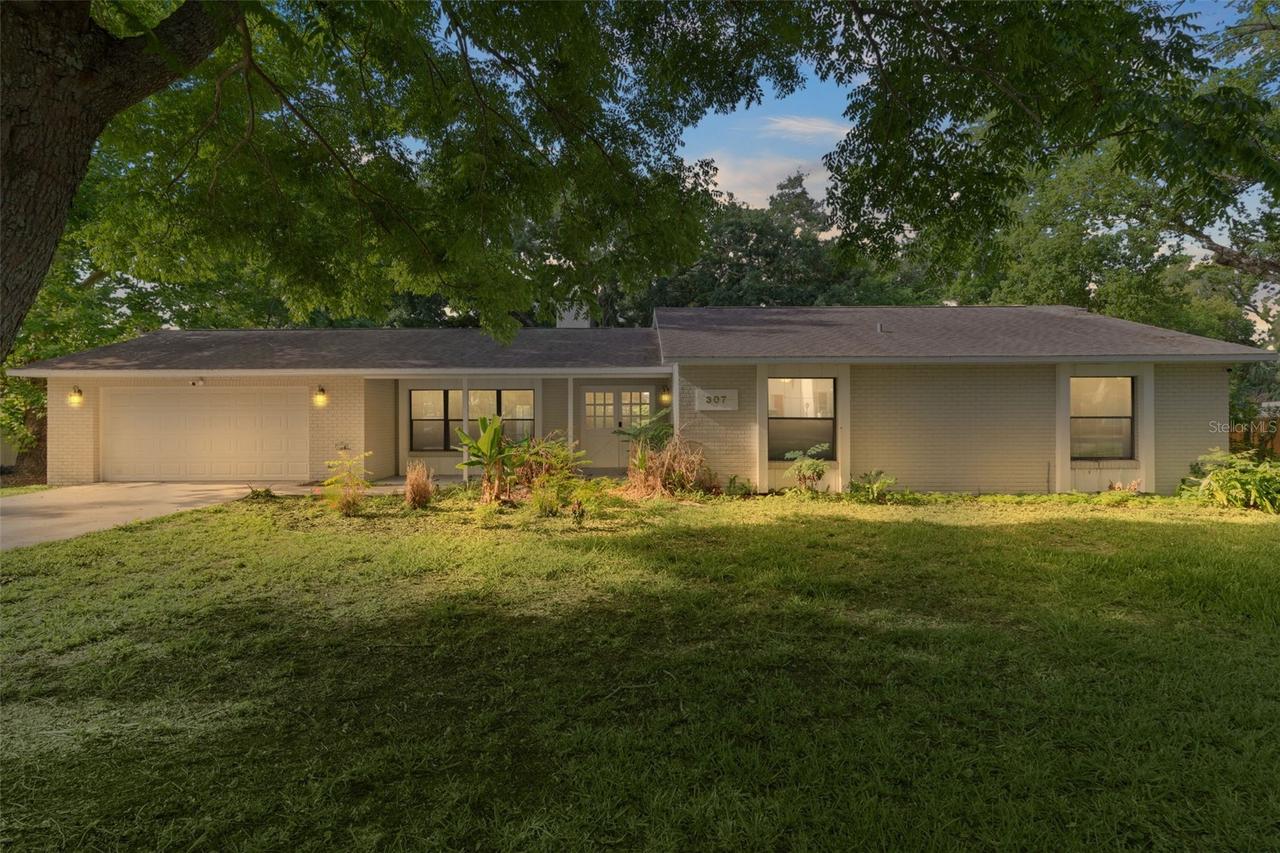 307 W Berckman St., Fruitland Park, FL 34731