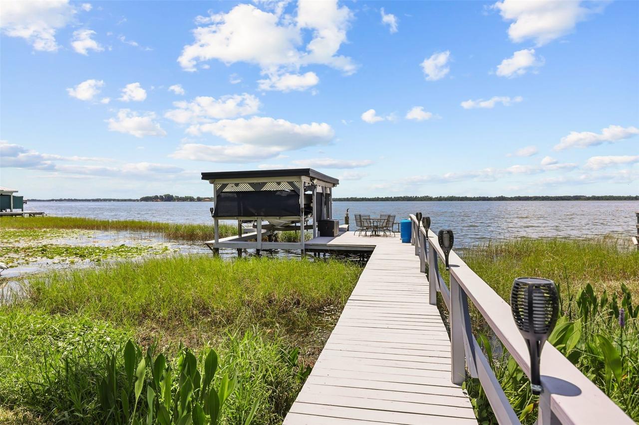 33000 Lakeshore Dr., Tavares, FL 32778