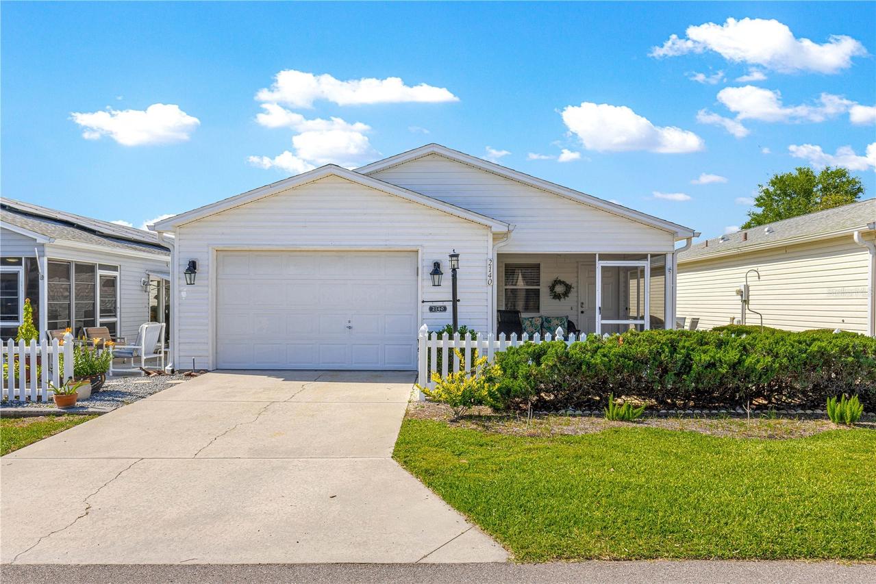 2140 Estevez Dr., Lady Lake, FL 32159