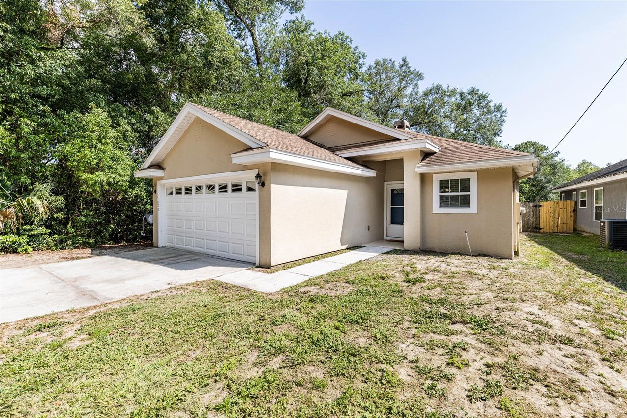 31080 Lochmore Cir., Sorrento, FL 32776
