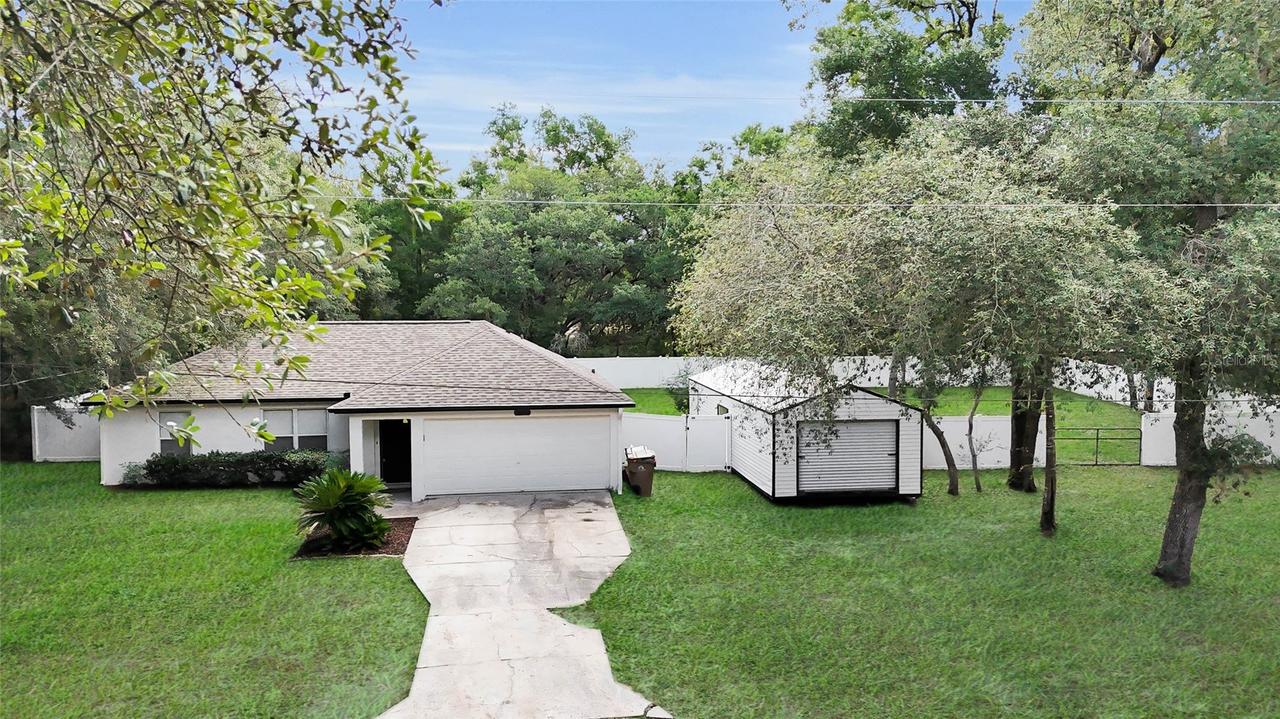 40206 Palm St., Lady Lake, FL 32159