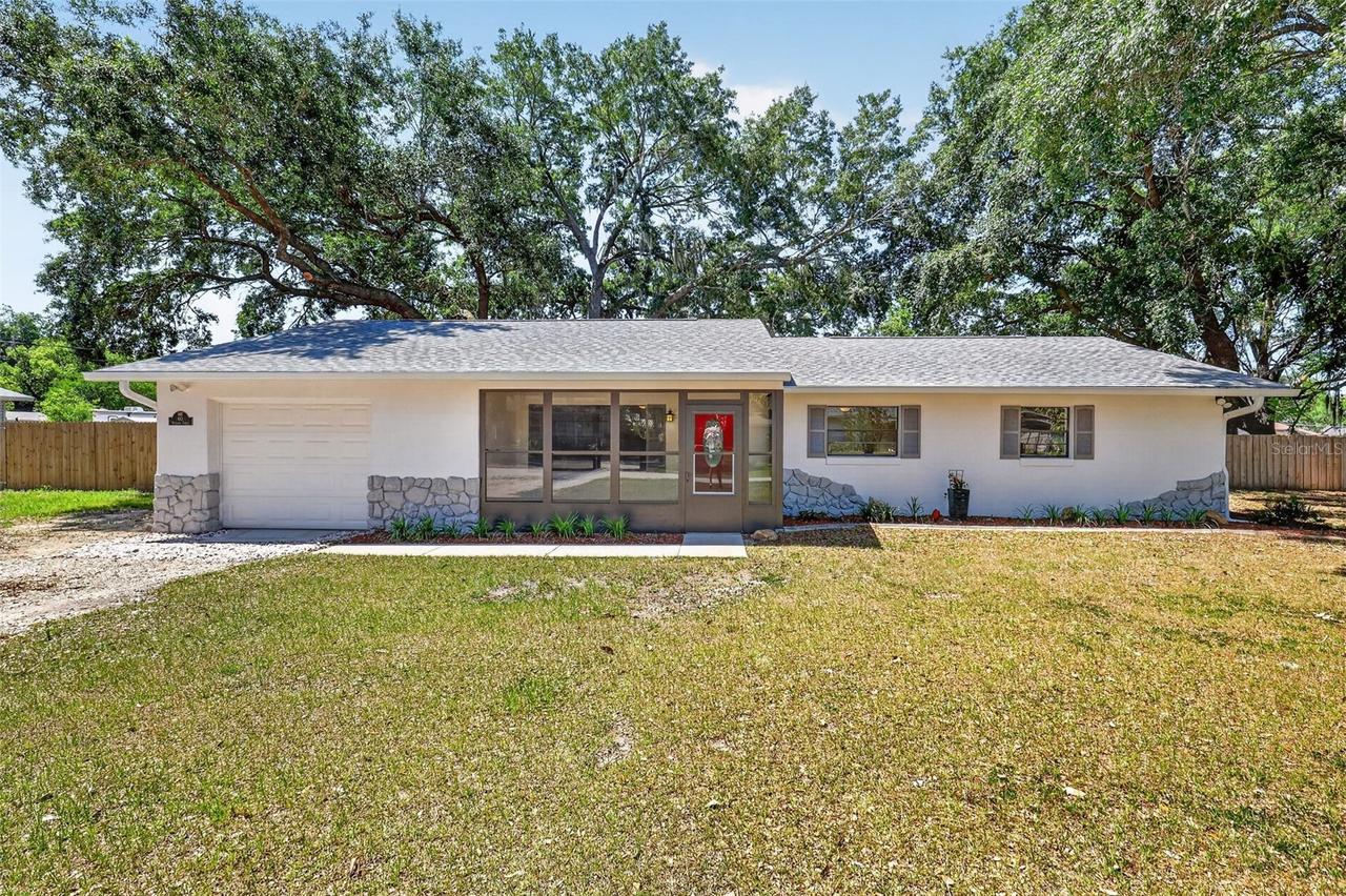 60 Outlook St., Umatilla, FL 32784