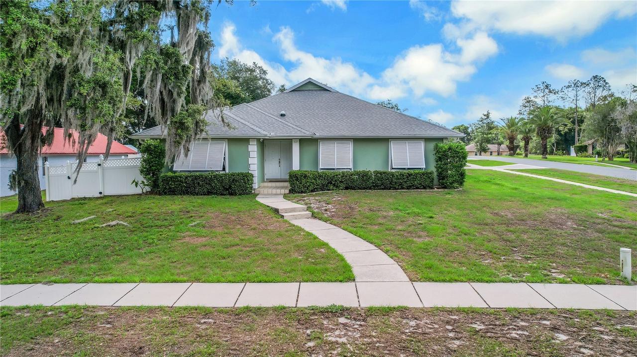 317 Woodland Tr., Lady Lake, FL 32159