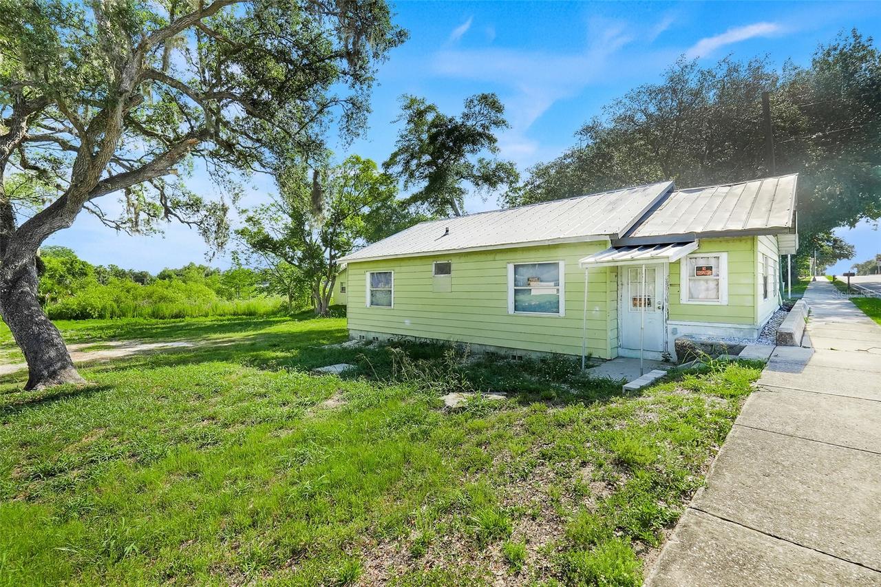 2104 South St., Leesburg, FL 34748