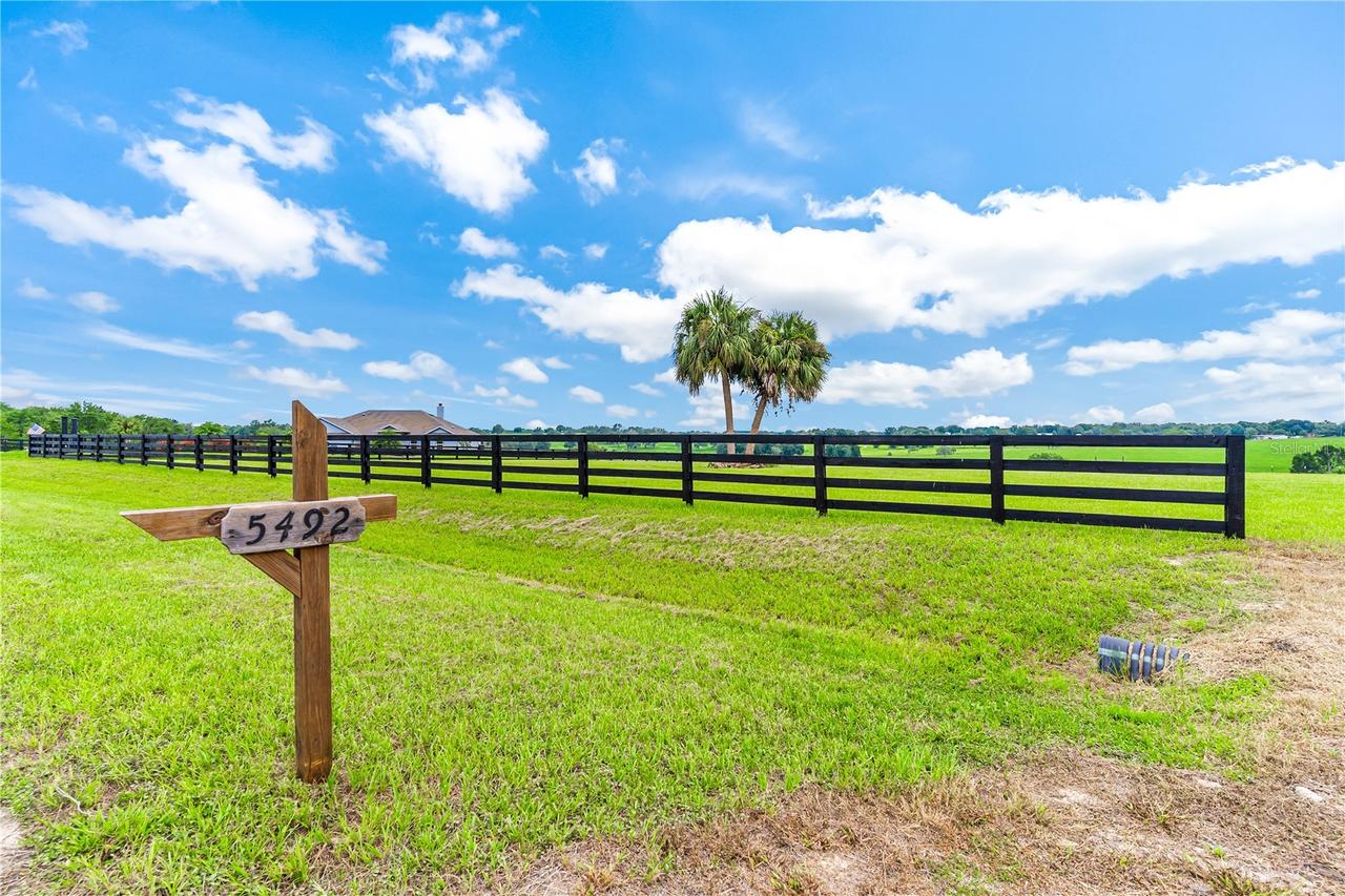 5492 Nantahala Ln., Lady Lake, FL 32159
